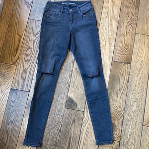 Old Navy Rockstar Mid-Rise Skinny Jean